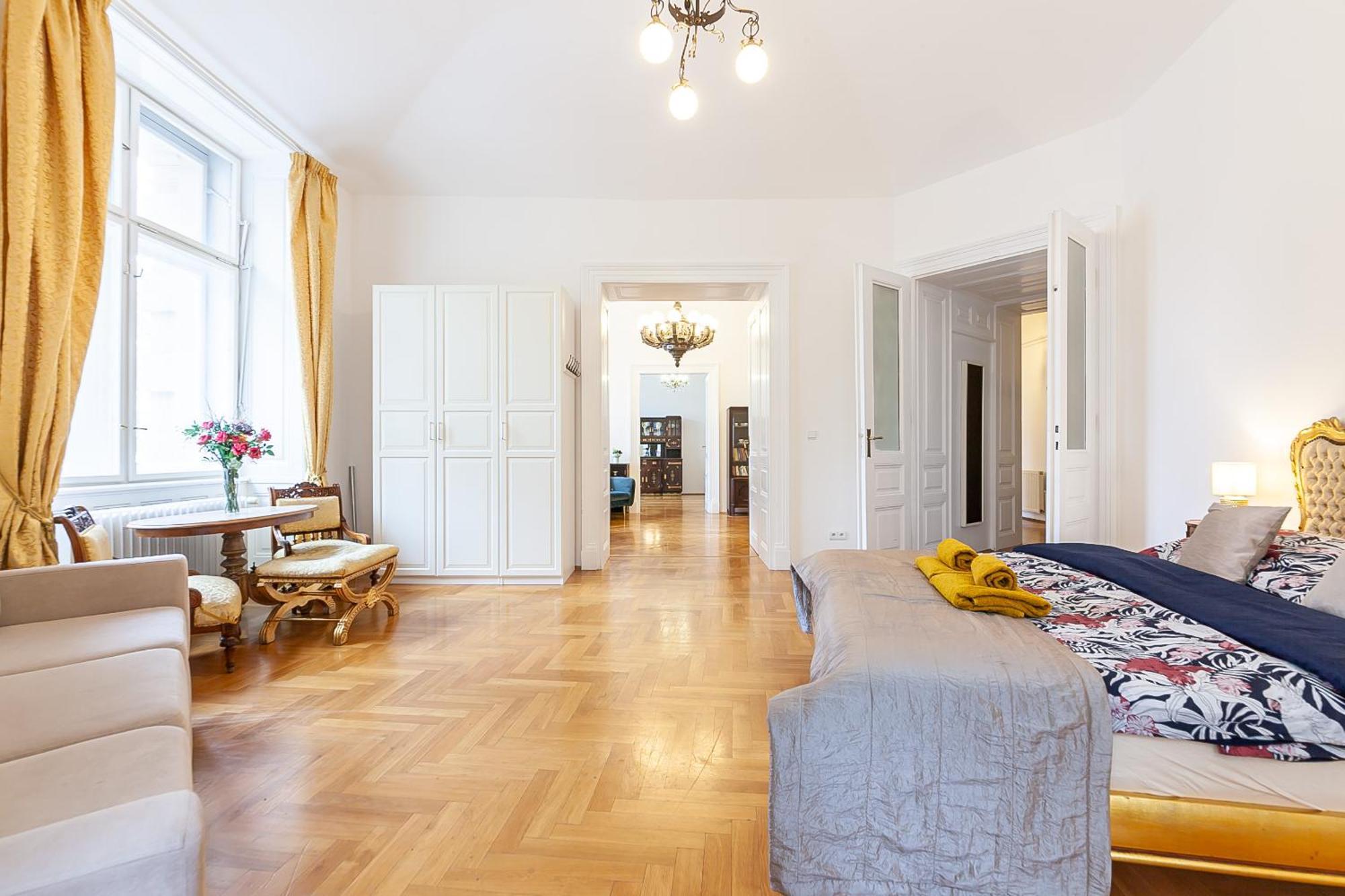 Royal Apartment By Charles Bridge View Of Saint Nicholas Church Prague Luaran gambar