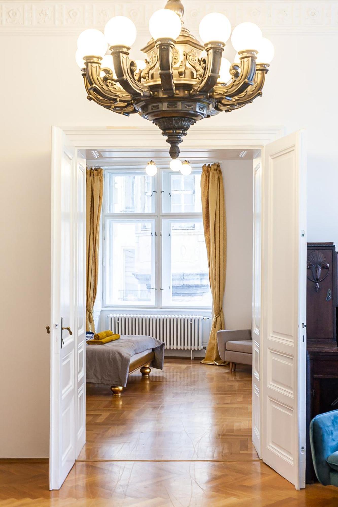 Royal Apartment By Charles Bridge View Of Saint Nicholas Church Prague Luaran gambar