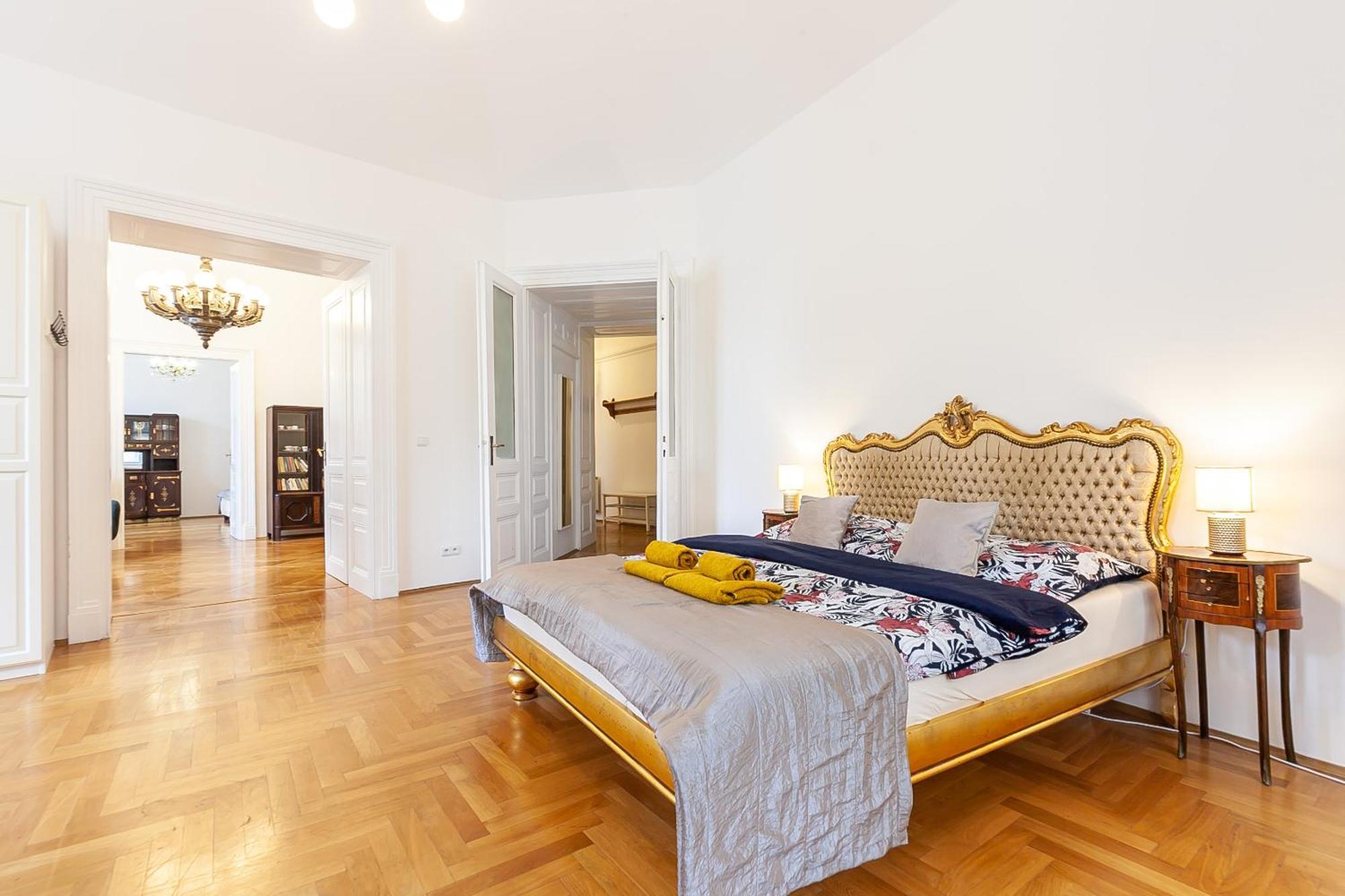 Royal Apartment By Charles Bridge View Of Saint Nicholas Church Prague Luaran gambar