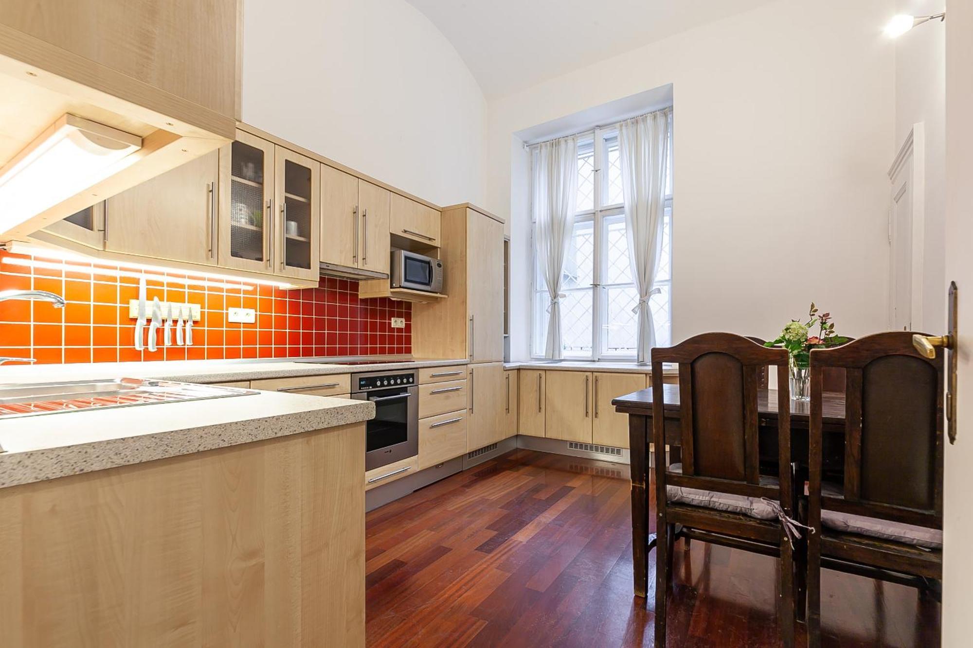 Royal Apartment By Charles Bridge View Of Saint Nicholas Church Prague Luaran gambar