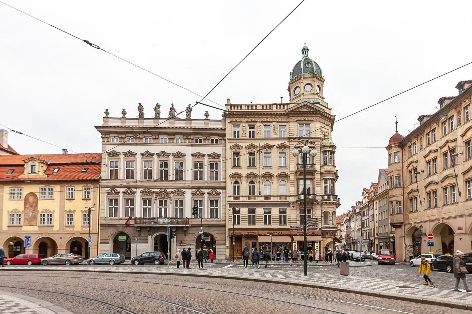 Royal Apartment By Charles Bridge View Of Saint Nicholas Church Prague Luaran gambar