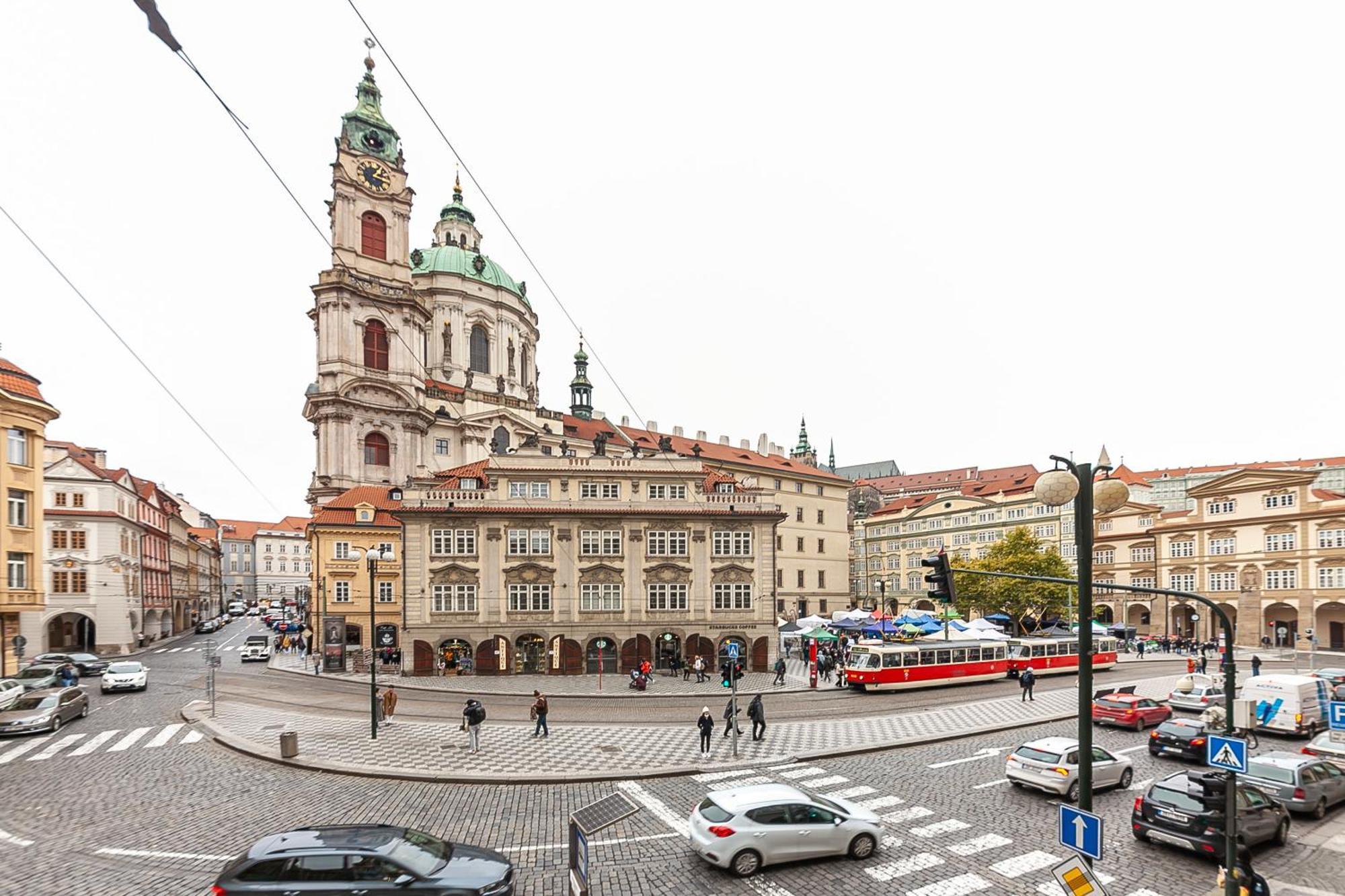 Royal Apartment By Charles Bridge View Of Saint Nicholas Church Prague Luaran gambar