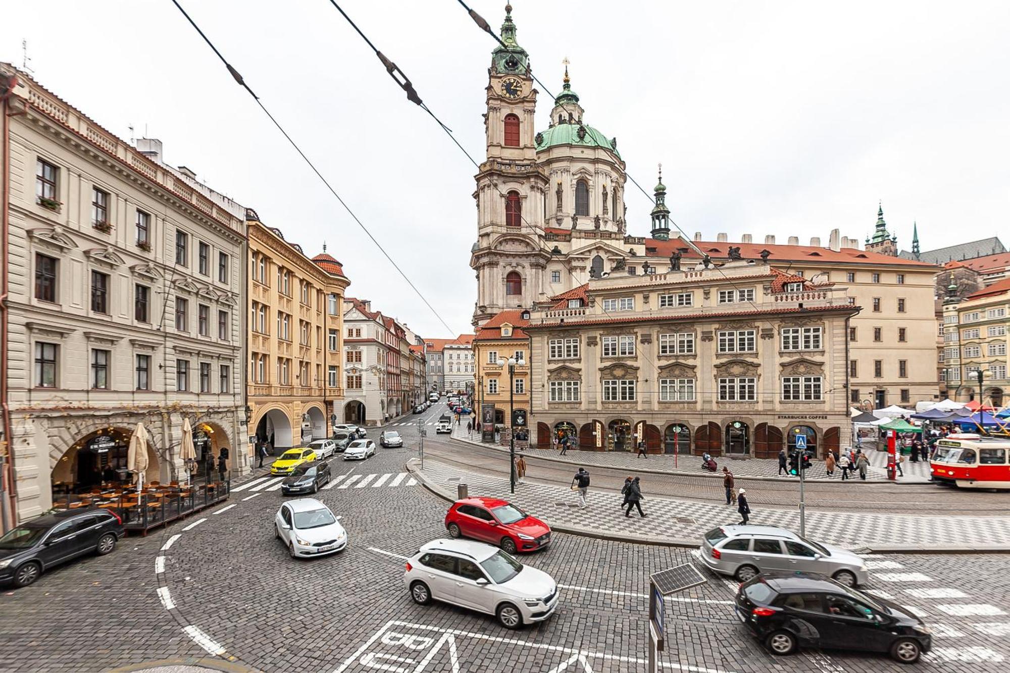 Royal Apartment By Charles Bridge View Of Saint Nicholas Church Prague Luaran gambar