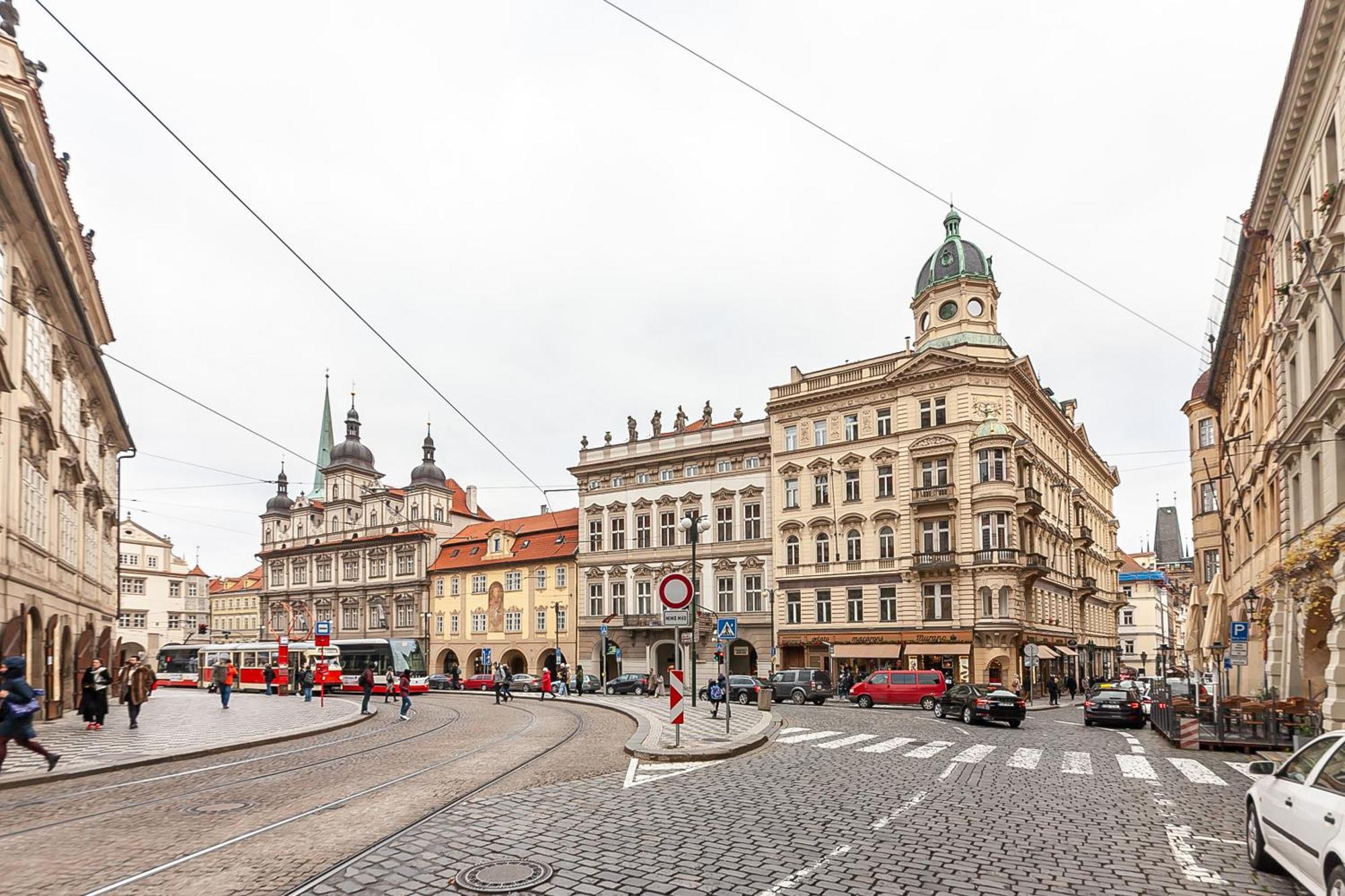 Royal Apartment By Charles Bridge View Of Saint Nicholas Church Prague Luaran gambar