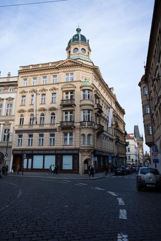 Royal Apartment By Charles Bridge View Of Saint Nicholas Church Prague Bilik gambar