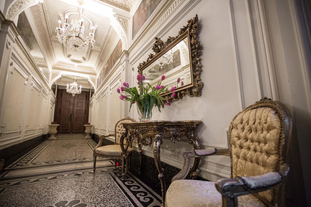 Royal Apartment By Charles Bridge View Of Saint Nicholas Church Prague Luaran gambar