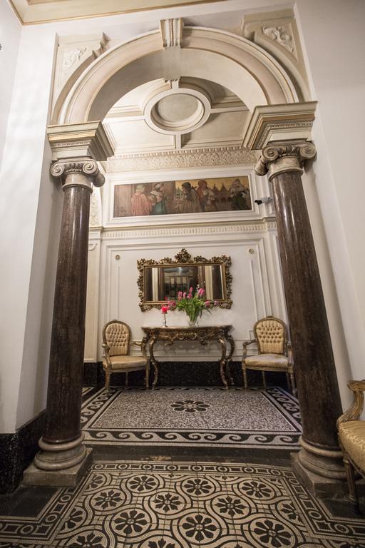 Royal Apartment By Charles Bridge View Of Saint Nicholas Church Prague Bilik gambar