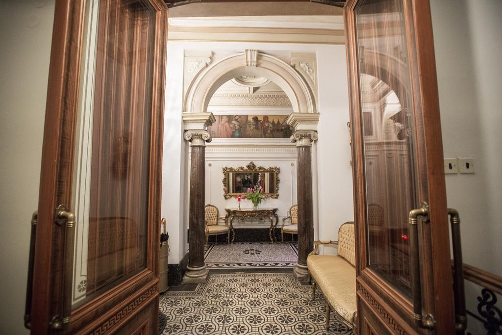Royal Apartment By Charles Bridge View Of Saint Nicholas Church Prague Luaran gambar