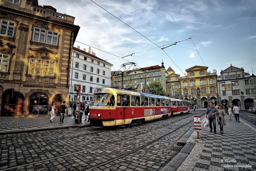 Royal Apartment By Charles Bridge View Of Saint Nicholas Church Prague Luaran gambar