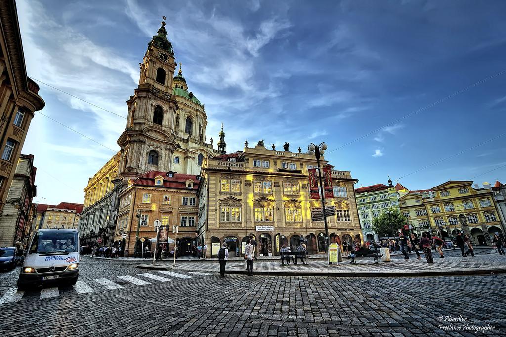 Royal Apartment By Charles Bridge View Of Saint Nicholas Church Prague Bilik gambar